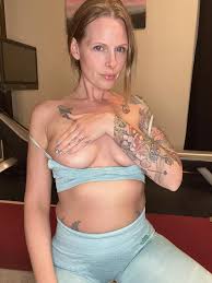 Hubby just left for work. My private trainer is about to arrive! How will I  ever repay him? nudes | GLAMOURHOUND.COM