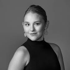 Serena Webb's Instagram, Twitter & Facebook