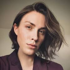 Robin Winters's Instagram, Twitter & Facebook