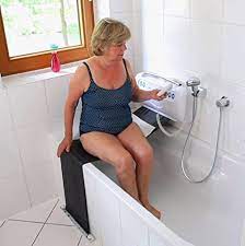 Um das baden auch weiterhin zu einem entspannenden erlebnis zu machen, benutzen menschen mit mobilitätseinschränkungen eine badewannen einstiegshilfe, die ihnen einen sicheren und. Melchers Einstiegshilfe Badewanne Badewannentuchlifter Fur Senioren Wannenlift Lift Weiss Gehause Ca 56 X 30 X 11 Cm Online Kaufen
