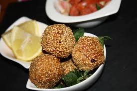 Croquettes De Poulet Aux Graines De Sesames La Cuisine De Mes Racines En 2020 Croquette De Poulet Boulette De Poulet Recette De Plat