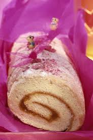 Recette Buche Roulee A La Confiture De Fruits Rouges Recette Confiture Confiture De Fruits Recette