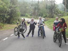 Tempat ini juga dikenali dengan nama bukit cahaya sri alam manakala hutannya, hutan simpan bukit cerakah. Berbasikal Di Bukit Cerakah Farhana Jafri