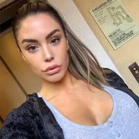 Elise Christian's Instagram, Twitter & Facebook