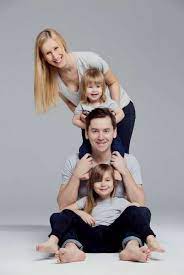 23 Ideas Photography Studio Family Mom Family Portrait Poses Family Studio Photography Studio Family Portraits