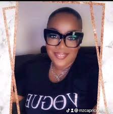 A Qatar Airways flight from Melbourne to Doha turned into a horror story  when a woman passed mid-flight. Flight crew couldn't move her due to her  size, leaving two passengers stuck beside