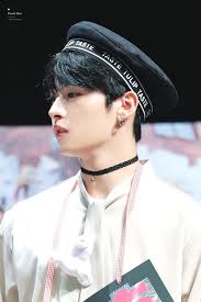 Pin By I Just Like Pretty Things On Idolstyle In 2020 Lee Know Stray Kids Lee Know Stray