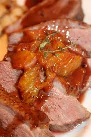 Gansebrust Mit Rotwein Orangen Sauce Und Haselnussspatzle Lebensmittel Essen Essen Schmorbraten