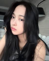 Aktris pendatang baru yang bernama Han Ga Eul yang debut di tahun 2022  ternyata adalaj keponakan dari aktor Won Bin! Han Ga Eul muncul di drama  MBC "To the Moon" sebagai Jang