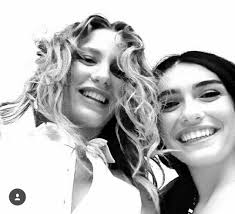 Lourdes Izquerdo Adli Kullanicinin Serenay San Kaya Cansu Dere Hazal Kaya Beren Saat Panosundaki Pin