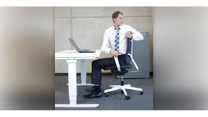 Die rückenübungen als pdf zum ausdrucken. Gesundheit 5 Rucken Ubungen Fur Buro Und Home Office Computerwoche De