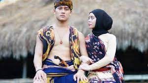 Beberapa pelatih (coach) tim sepakbola di kabupaten flores timur pun memberi prediksi terkait pesta olahraga di negara benua biru itu. Kejanggalan Perut Rizky Billar Kala Foto Bareng Lesti Kejora Terekam Saat Pose Berbaju Adat Sumba Banjarmasin Post