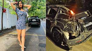 Actor and former bigg boss tamil contestant yashika aannand suffered severe injuries and her friend, vallichetti bhavani, died when a sport utility vehicle they were travelling in fell. 2r0j2vgulxmtom
