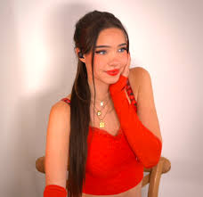 Lydia Wilson - Free pics, galleries & more at Babepedia