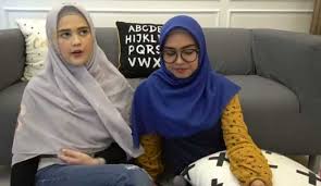 Apa arti saranghae dan saranghaeyo dalam bahasa indonesia? Bilang Saranghae Cut Meyriska Akhirnya Ungkap Hubungan Dengan Roger Danuarta