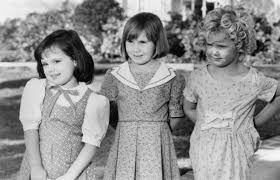 Película estadounidense dirigida por penelope spheeris. Pictures Photos From The Little Rascals 1994 Boys Dress Playing Dress Up Rascal