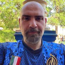 عيد ميلاد مجيد مني ومن خطيبتي.. نشالله تنعاد علينا والظروف تكون أحسن