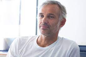 Alessandro est un chef cuisinier reconnu et il fréquente méliné . Paul Belmondo Son Seul Fils