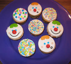 Bunte Lustige Clows Muffins Zur Fasnachts Party Im Kindergarten Fasnacht Rezepte Einfacher Nachtisch Bunte Muffins