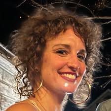 Sandy Bailey's Instagram, Twitter & Facebook