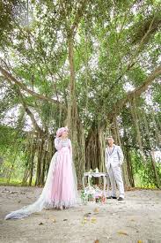 Prewedding syar'i outdoor, prewedding islami yang menarik & tanpa bersentuhan. 9 Inspirasi Pose Prewedding Tanpa Bersentuhan Santunnya Dapat Instagramable Jelas