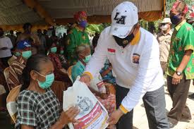 Masyarakat adalah kesatuan hidup manusia yang berinteraksi menurut suatu sistem adat istiadat tertentu yang bersifat kontinu, dan yang terikat oleh. Sambil Jelajah Merah Putih Kapolda Kalteng Gelar Bakti Sosial Di Desa Telok Kabupaten Katingan Brigade News