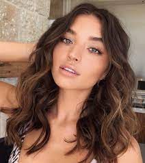Next use a large barrel curling iron to wrap large sections of hair, one away from your face, one towards your face, leaving half an inch of your ends straight. 20 Top Medium Wave Hairstyles Hairstyles And Haircuts Women Blog