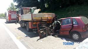 Coinvolti un furgone rosso e un'auto. Incidente In Tangenziale Tra Drosso E Stupinigi A Nichelino Auto Tampona Camion Morto Il Conducente Giuseppe Porcarelli Code In Direzione Savona Piacenza Caos 30 Giugno 2018