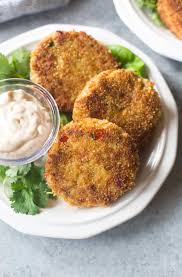 crab cakes with special sauce tastes