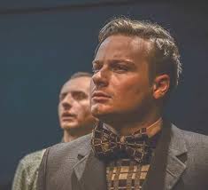 Überschrift (20pt, fett, Verdana)