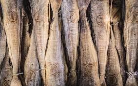 Lo stoccafisso in umido alla ligure, con capperi ed olive nere, è una ricetta semplice e veloce da preparare, molto saporita, perfetta da servire come secondo piatto nelle fredde serate d'inverno. Stoccafisso In Umido Rivamar