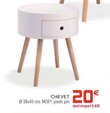 La table de chevet simple peut être embellie par des objet de déco sublimes. Offre Chevet Chez Gifi