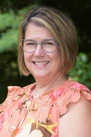 Edith Ashley's Instagram, Twitter & Facebook