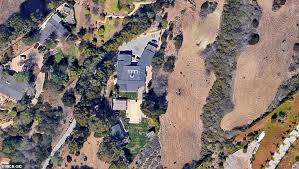 The flames have jumped the 101!! Satellite Images Show Stars Homes Before And After Malibu Wildfire Torched California Coast Daily Mail Online