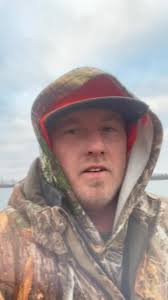 Chasing those slobs and go prepaid when fishing cold weather #riverfishing  #ohioriver #Evansville #catchthefever Jason Fuquay Jeffrey Rhone