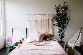 These Homes Pull Off Pinterest Friendly Ideas To Perfection Bed Without Headboard Bedroom Ideas Without Headboard Beds Without Headboards Ideas