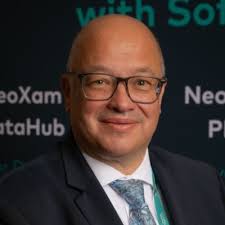 Très heureux de discuter au #FISQ2024 de la valorisation des  investissements industriels au Québec dans les sciences de la vie et la  santé!