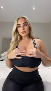 @BigTitBlondeUKs video Tweet