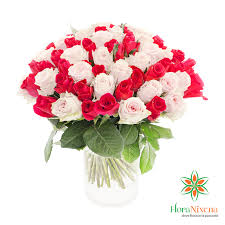 2.000 immagini mazzo di rose rosse gratis. Bouquet Di Rose Rosse E Bianche Floranixena Consegna Fiori