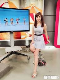 1998年3月3日，三立电视台开播，三立影视（三立电视前身）总经理室总顾问 杨宪宏 负责set电视台的整体规画，定位为新闻综合台，以更具创意、趋势新闻为制作标的，久未露面的资深记者 童中白 在此复出担任新闻主播。 èªåè½å¯ æ°è ä¸»æ'­é»å©èè¢«ä¸ç«æ°å¯ç¸½éå æäººè¦ç¾© Ottæ¿ Disp Bbs