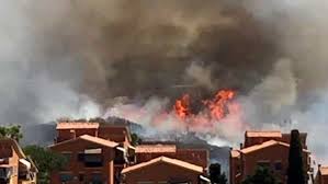 Le foto del capannone in fiamme. Incendio Roma Oggi 19 Giugno 2017 Casetta Mattei E Valle Dei Casali