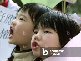 Image of MAINLAND CHINESE CHILDREN CHAN WING-KEI AND CHAN WING-YEE PROTEST  IN HONG