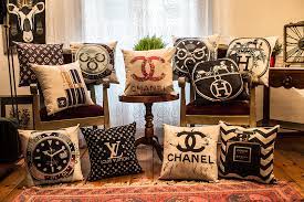 Trova una vasta selezione di cuscino chanel a prezzi vantaggiosi su ebay. Cuscini Torino Shoppinglam Negozi Shopping Moda Offerte