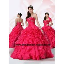 Elegantes Abend Ballkleid In Fuchsia Mit Ruschen Ungewohnliche Brautkleider Kleider Fur Balle