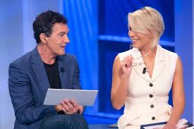 Antonio Banderas Ospite Della Terza Puntata Di C E Posta Per Te 2020