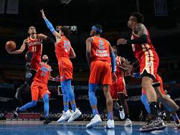The new uniform features oklahoma embroidered across the chest of the jersey. Thunder Switch Jerseys At Halftime After Uniform Clash With Hawks Thescore Com
