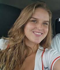 Julie Halperin's Instagram, Twitter & Facebook