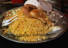 Untuk kamu yang punya rencana berkunjung ke semarang dalam waktu dekat, jangan lupa juga untuk mencicipi gurame sambal matahnya yang recommended dan best sellernya waroeng kaligarong. Senawang Nasi Arab