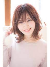 2018年夏 sakura表参道 大人かわいい内巻きミディアム 担 塩見友良 sakura サクラ 表参道 のヘアスタイル biglobeヘアスタイル レイヤーボブ ベース顔 ヘアスタイル ヘアモデル
