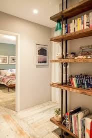 Les Meubles En Bois Brut Sont Une Jolie Touche Nature Pour L Interieur Archzine Fr Meuble Bois Brut Etagere Bois Brut Mobilier De Salon